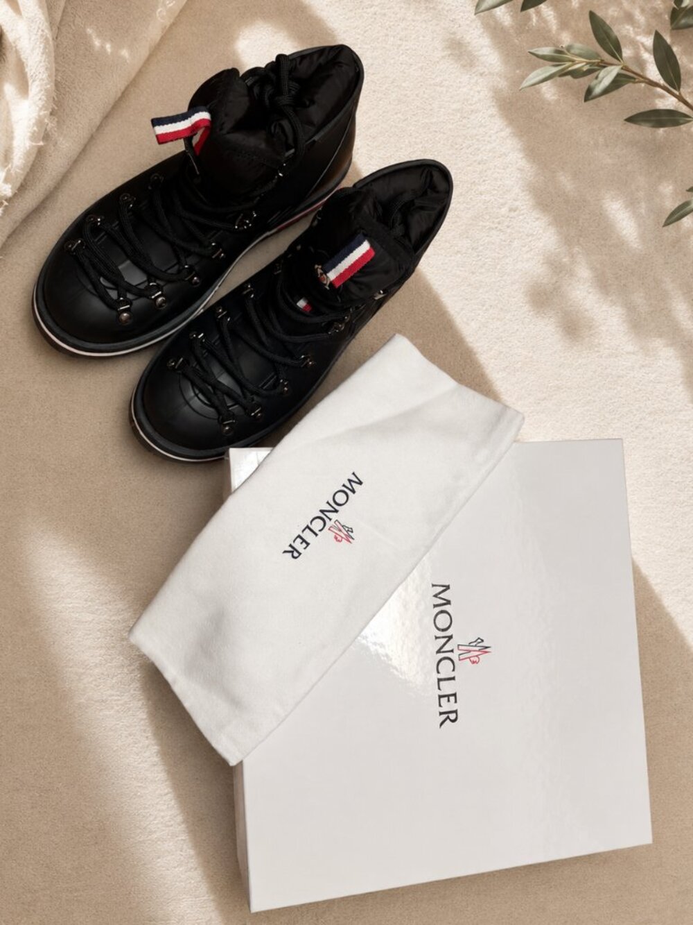 Moncler Mens Henoc Puffer Lined Boots Men's size 7 (Euro 40)